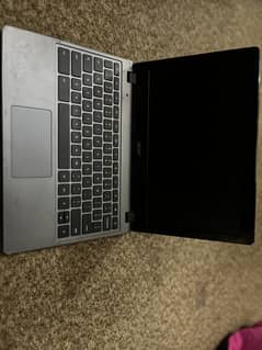 Italian Chromebook h Dubai s ayi h one hand use fresh look h