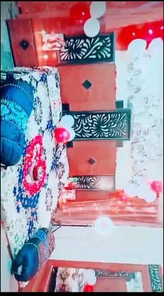 1 year used neat condition king bed set.