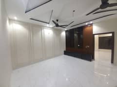 Luxurious 11 Marla Corner House For Rent