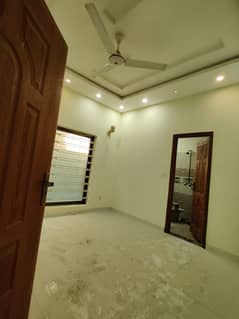 Beautiful 8 Marla House Available For Rent