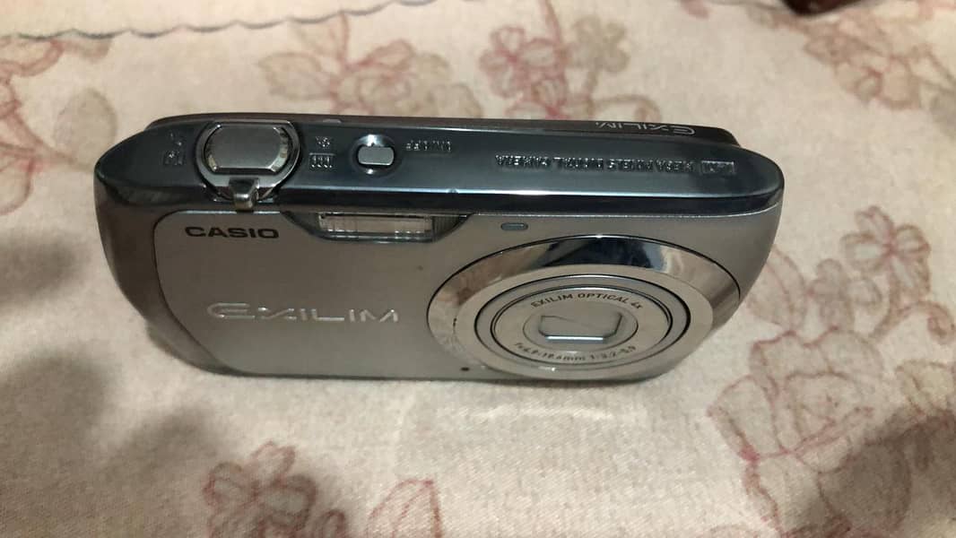 Casio Exilim 14.1 mp Digital Camera working condition 2