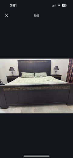 1 King Bed with 2 sides table