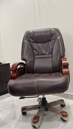 High-Quality Executive Office Chair – Excellent Condition