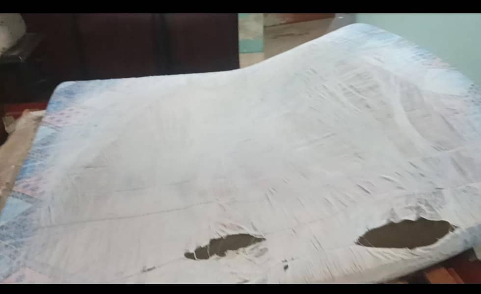 Old used Mattress for sale at Nipa Chowrangii 4
