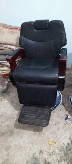 chair soft and heavy for saloon and beauty  good condition