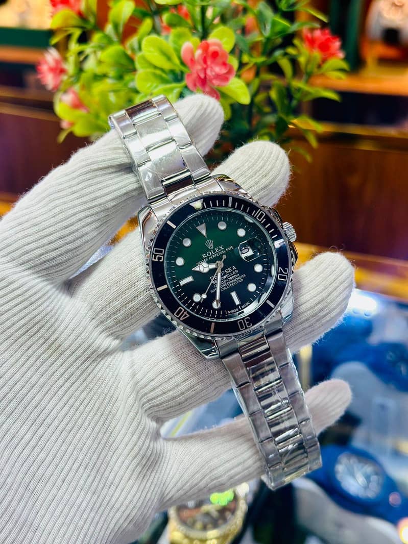 Rolex Submariner with rotating bezel and date 2