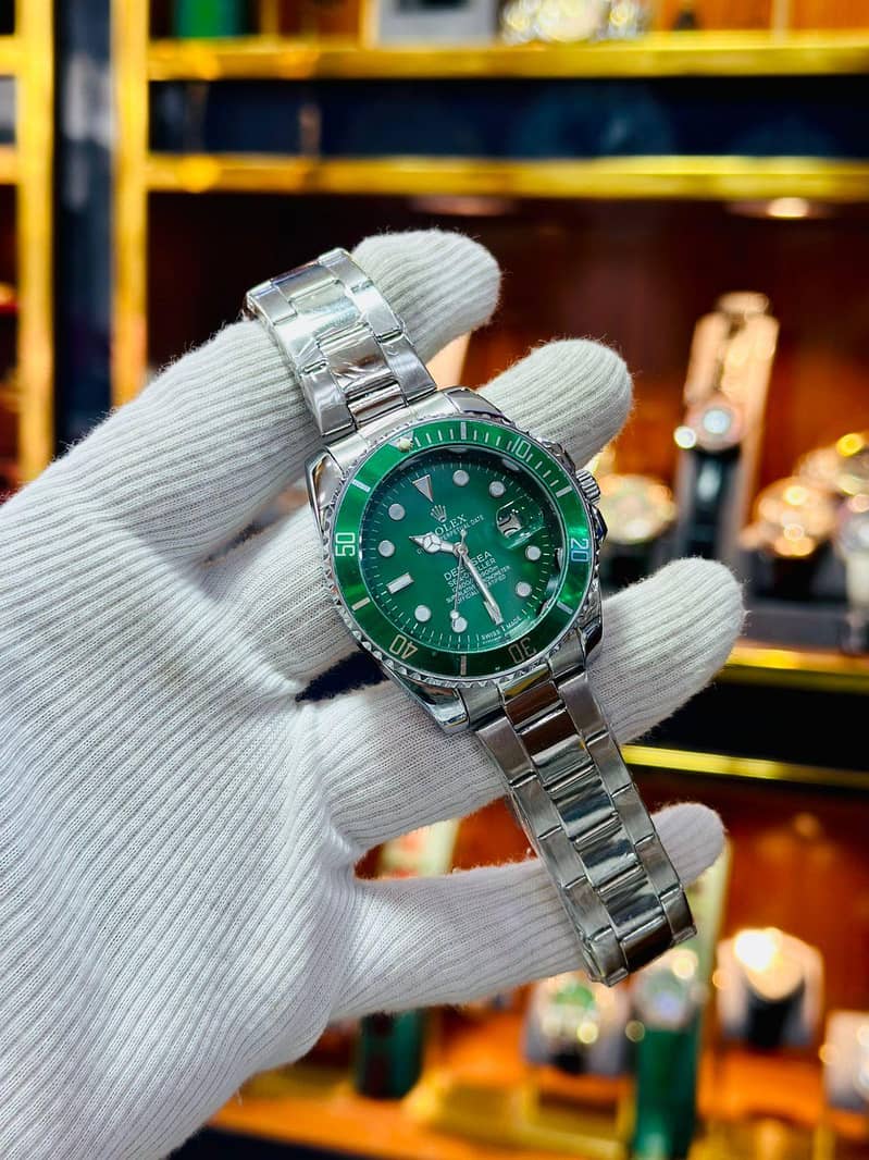 Rolex Submariner with rotating bezel and date 3