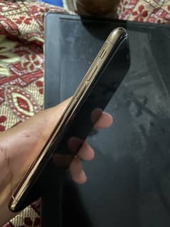Iphone Xs dual sim pta approved golden clr 64 gb 75 battery03063083216