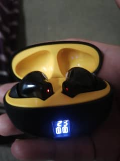Earphones wireless stereo new condition available in 1150