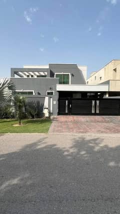 Beautifully Maintained 24-Marla Upper Portion With Independent Access Spacious 3-Bed Living, Premium Fixtures, Near Alfatah Store, Jalal Sons, And Top Schools In DHA Phase 6