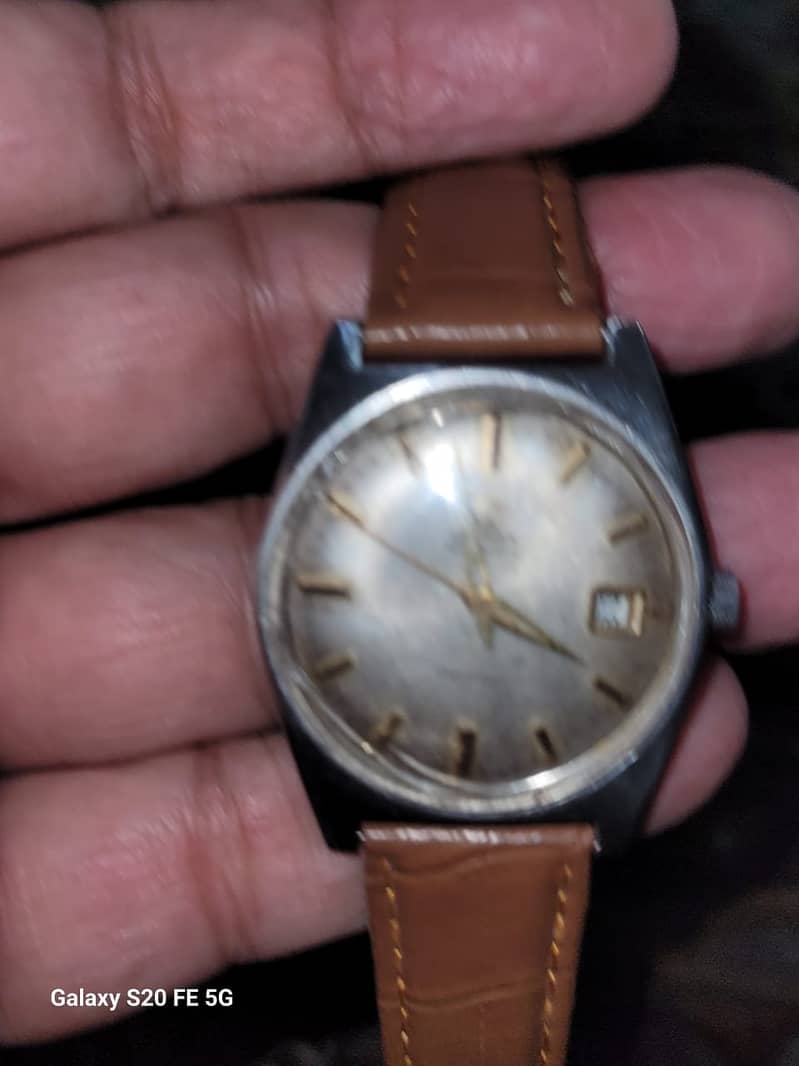ANTQ WORLD PRECIUES WATCHE FR VIPS OMGA. RADO DI. STR(105K)EACH  ON. R 18