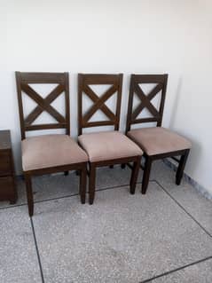 6 chairs with table  for sale just 2 month use