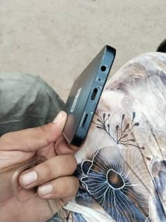 Samsung galaxy a06 4,64 condition 10by10 box with original cahrger