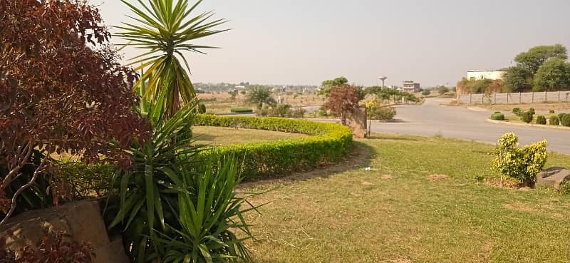 I Block Prime Location 10 Marla Plot Available For Sale 1
