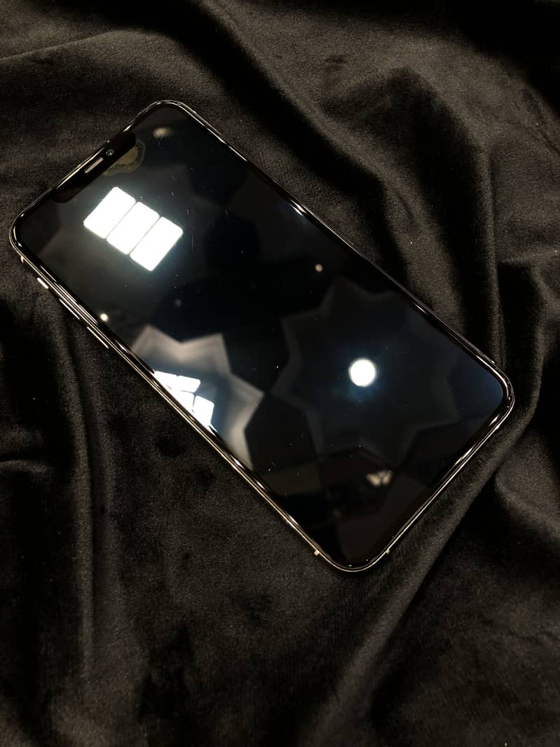 iPhone 11 pro max read add no exchange 2