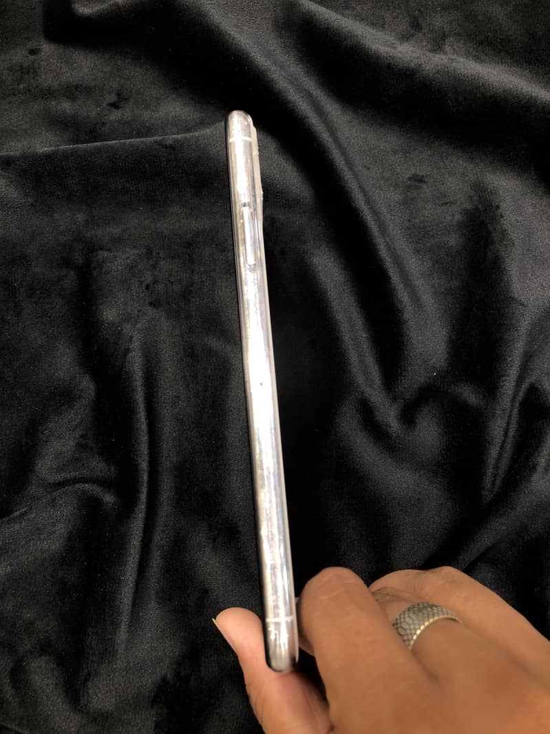 iPhone 11 pro max read add no exchange 12