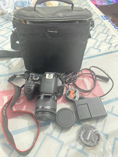 EOS 800D Canon EF-S 18-55mm f/4-5.6 IS STM lens.