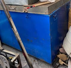 Full size Trunk (paiti) for sale.