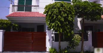 A Well Designed House Is Up For Sale In An Ideal Location In Lahore