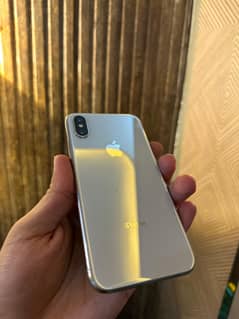 Iphone XS - Silver - 10/10 Condition