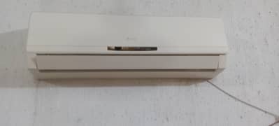 Gree 1.5 Ton Split AC – One Hand Use – Excellent Condition