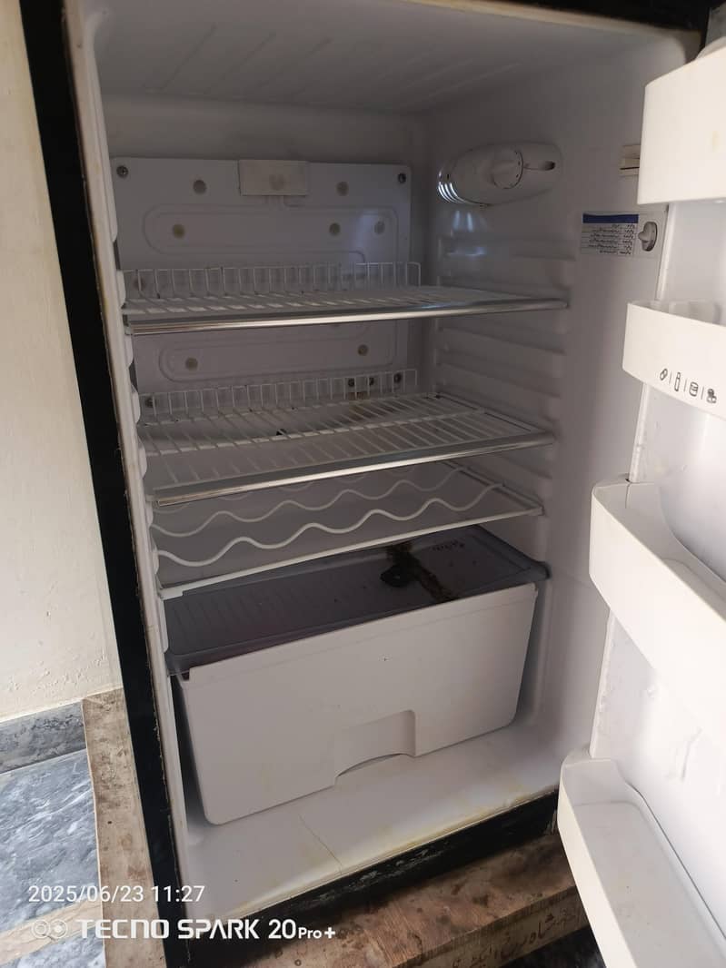 oreint frige mediam size only 3 year use 1