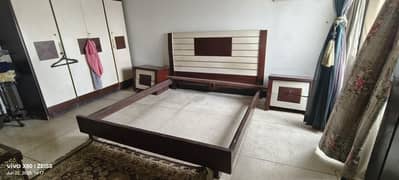 BEDROOM BED WITH TWO SIDE TABLES
