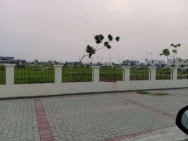 20 Marla Residential Plot Ideally Situated In DHA Phase 7 - Block Y 5