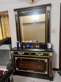 beds And Dressing table