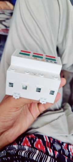 mora voltage protector 3 phase