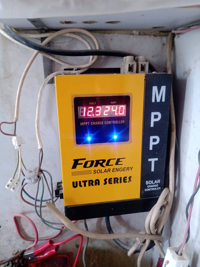 MPPT CHARGE CONTROLLER 1