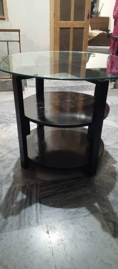 Center Glass Around Table