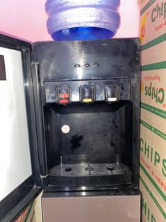 Homage water dispenser