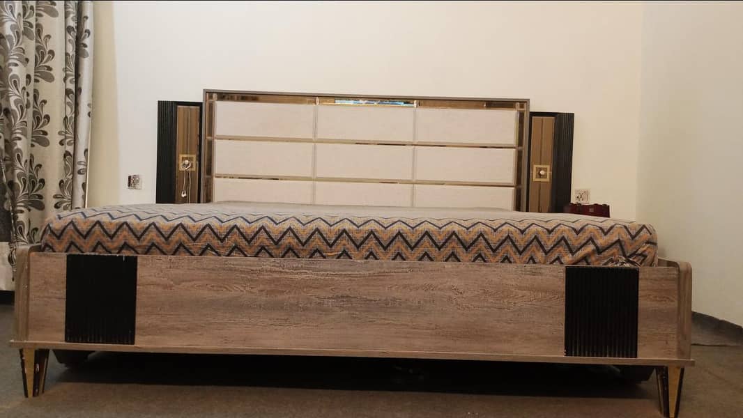 King size bed with mattress, side tables and dressing table. 0