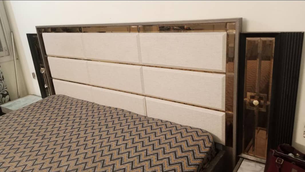 King size bed with mattress, side tables and dressing table. 2