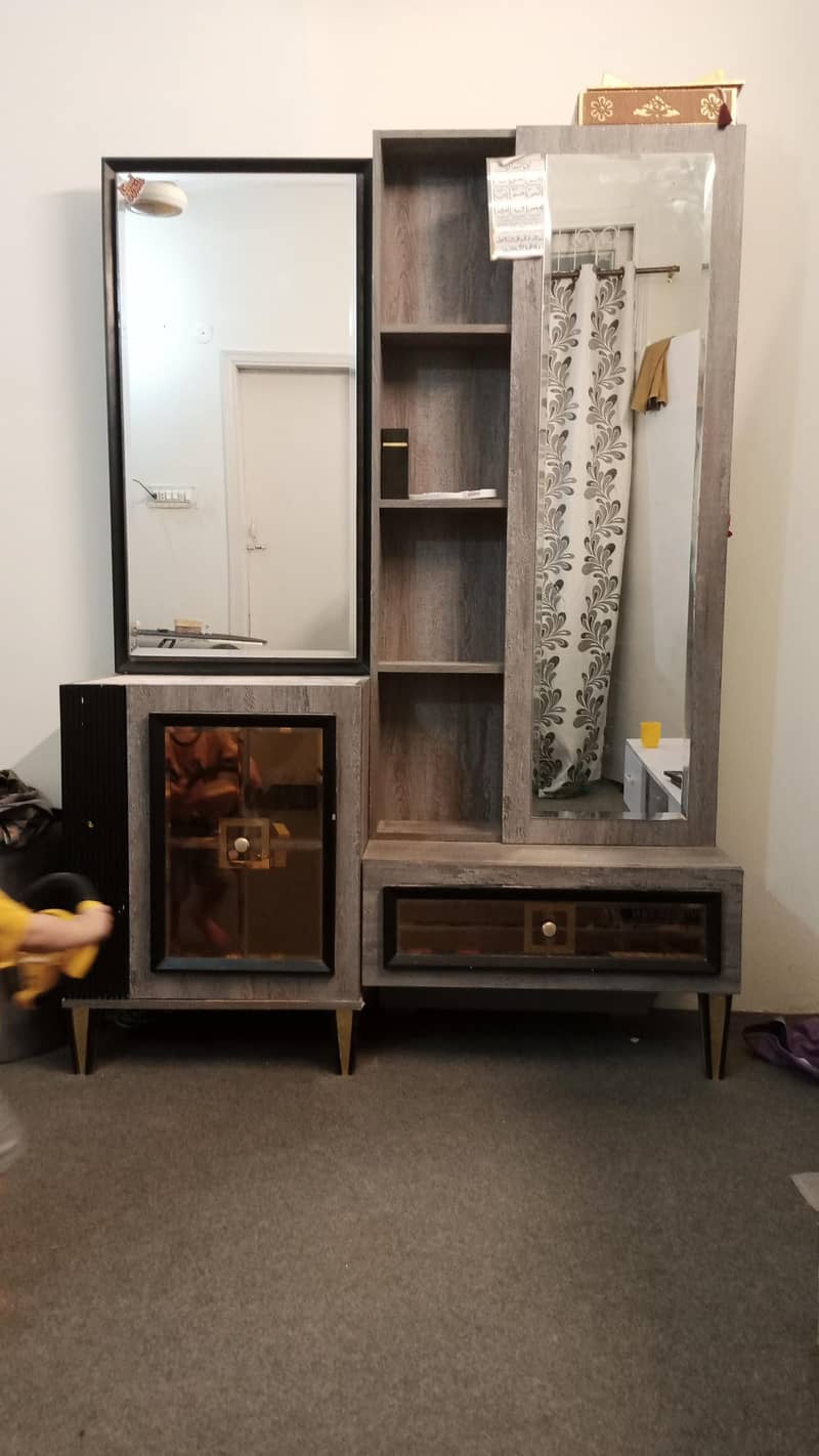 King size bed with mattress, side tables and dressing table. 5