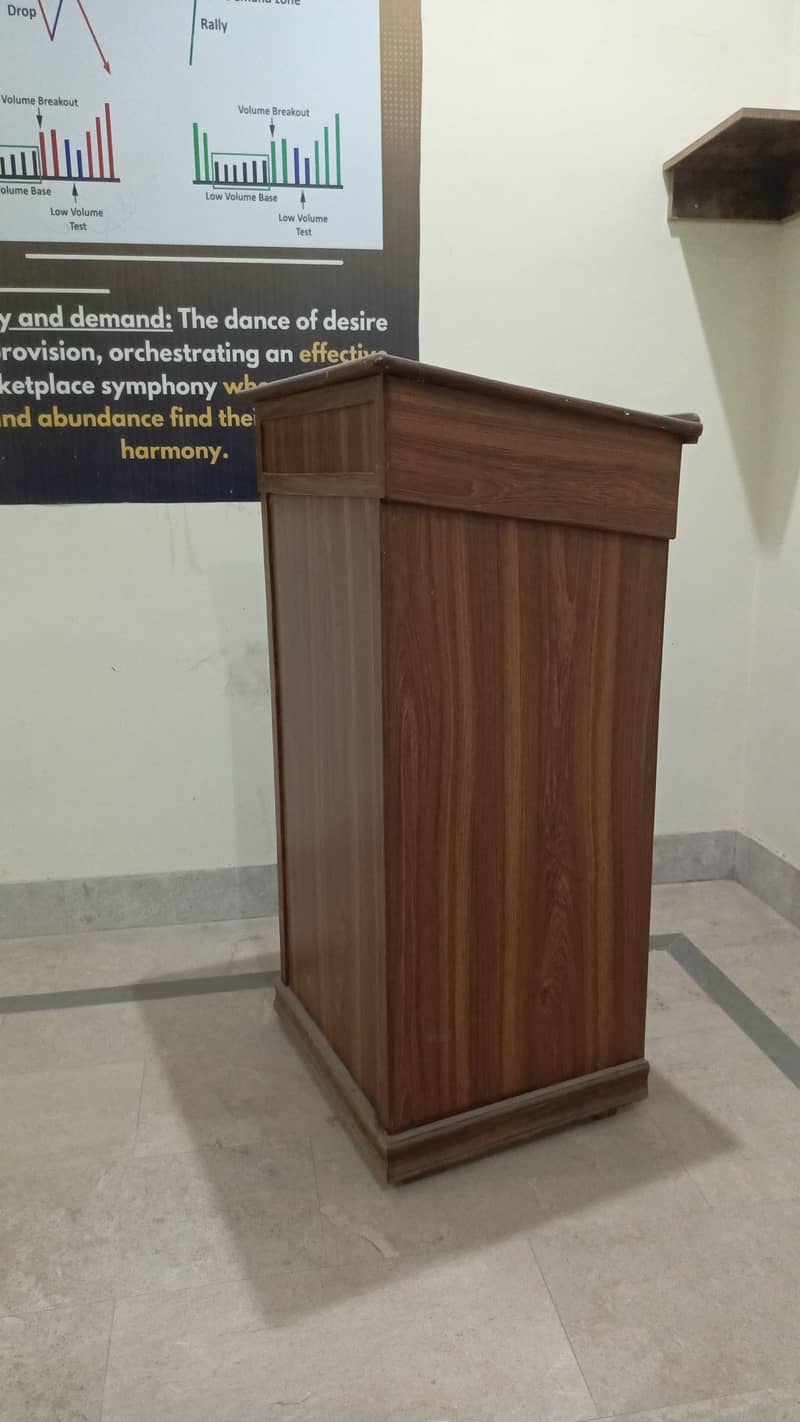 Rostrum / Dice/ lecture stand /speech counte 3