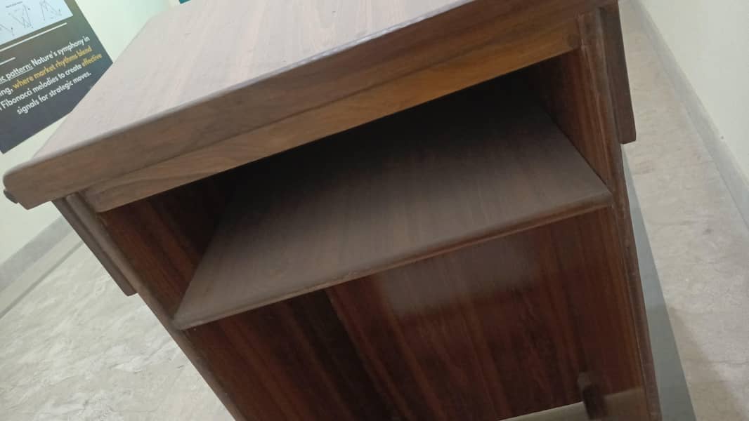Rostrum / Dice/ lecture stand /speech counte 2