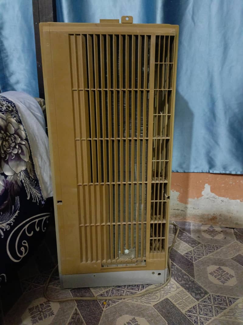 Portable window Ac Exellent working condition. With power. . ene saving. 3