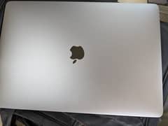 MacBook Pro 2017 – i7 | 500GB SSD | Original Battery – Only 39 Cycles!