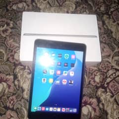 ipad mini 5 10/10 condition with original box charger