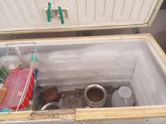 Freezer big size colling condition 10/10 baraf jhamata ha