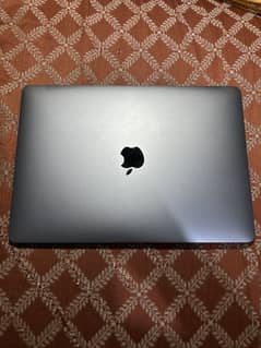 Macbook pro 2016 8/256gb