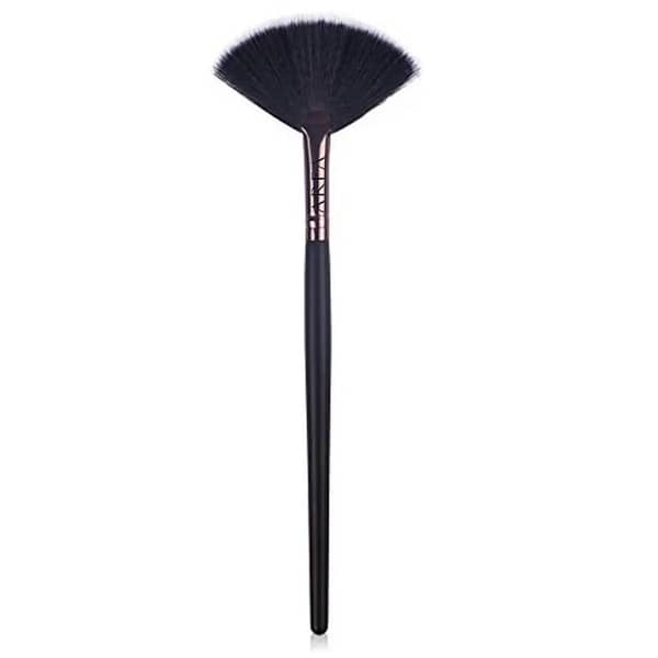 Highlighter Makeup Fan Brush for Applying Face Powder and Blush | Single Soft Brush