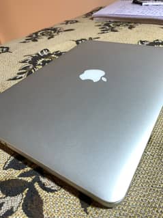 Macbook pro 2015 13 inches 8gb ram 256gb ssf