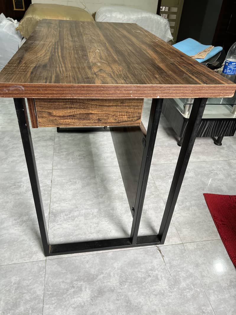 Computer Table New Condition 2