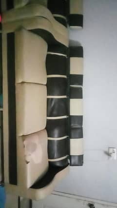 Three seater and 1 seater sofa