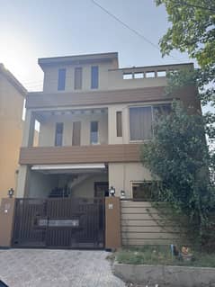 5 marla house 2019 construction very prime location gulraiz phase 5