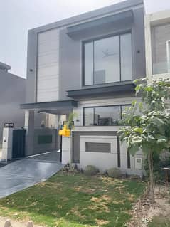 10 Marla Beautiful House Available For Rent