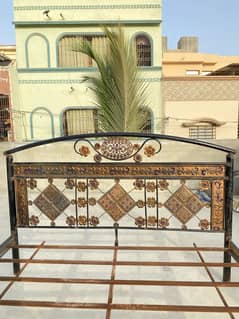 Double bed full size without mattress